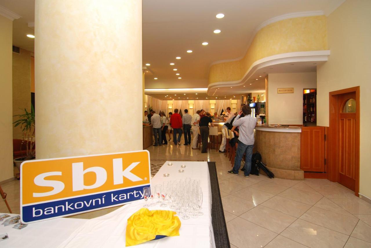 Hotel Bila Ruze Písek エクステリア 写真