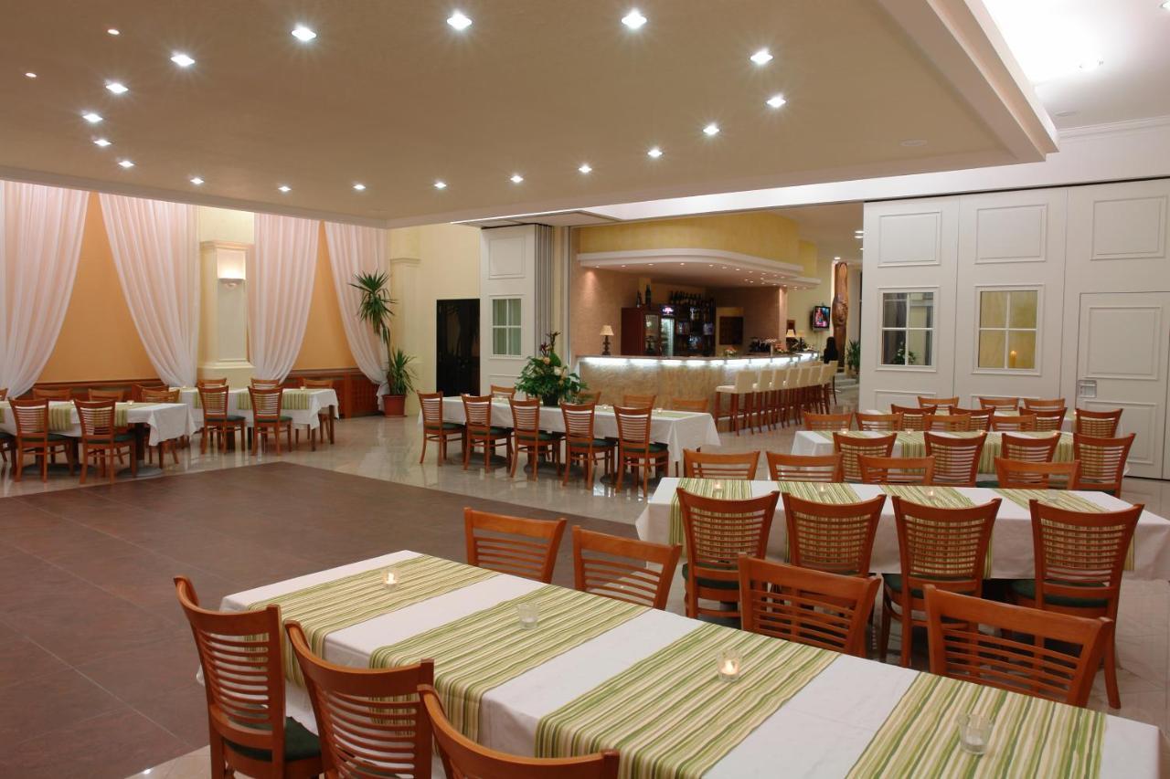 Hotel Bila Ruze Písek エクステリア 写真