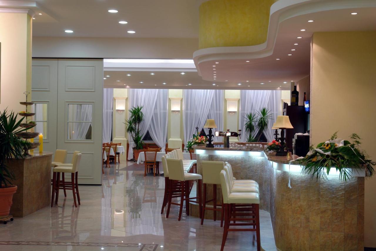Hotel Bila Ruze Písek エクステリア 写真